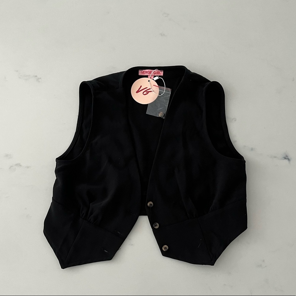 Verge girl button- vest top